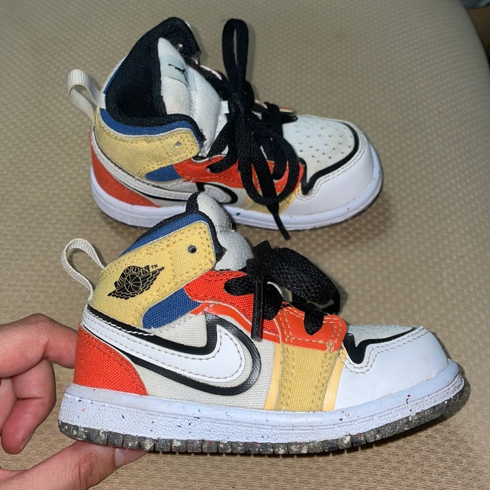 Jordan AJ1 Mid SE